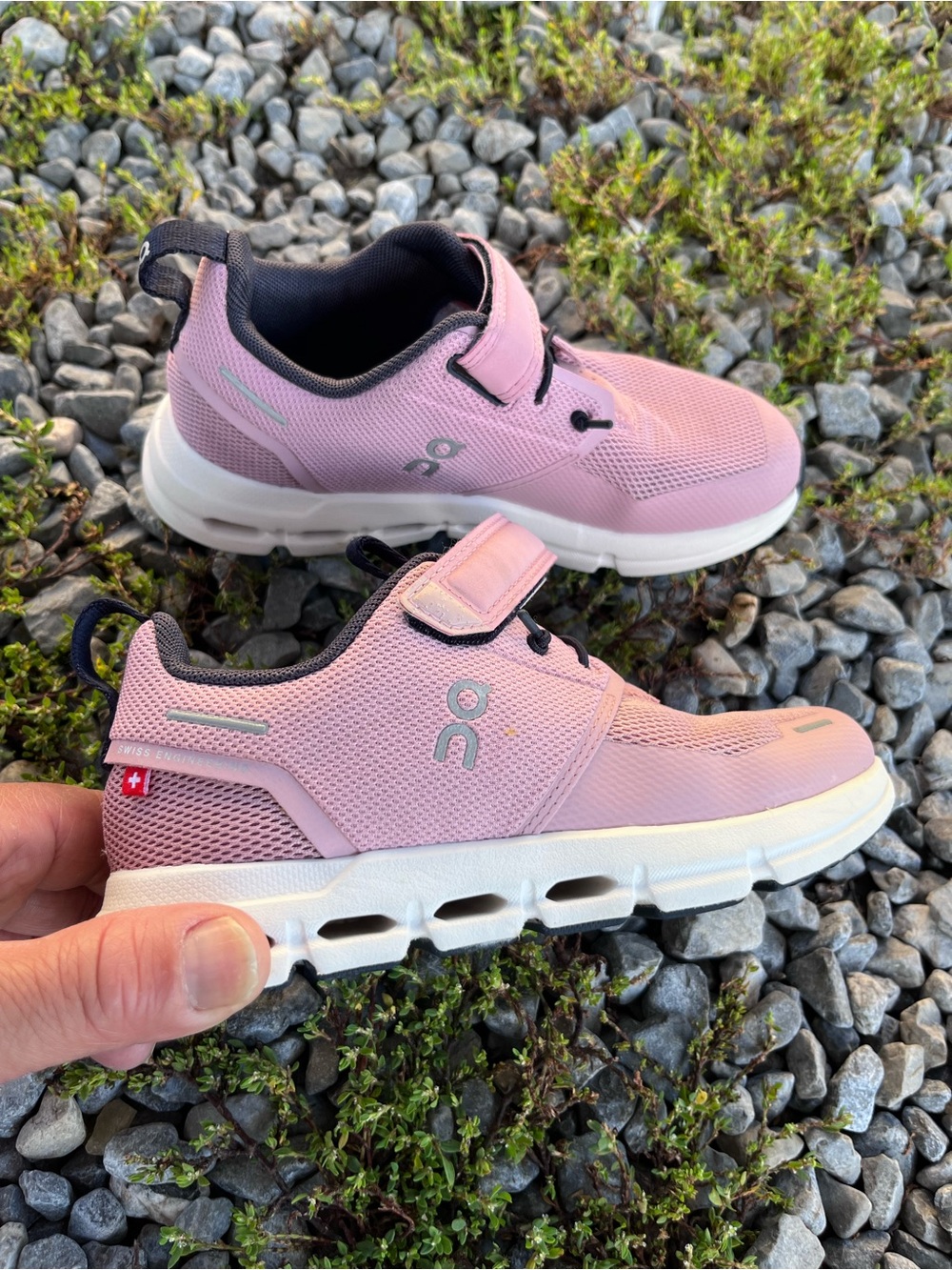 On CloudPlay
Athletic /Lifestyle
Zephyr
Velcro Shoes
Size 12.5 For Girls Youth